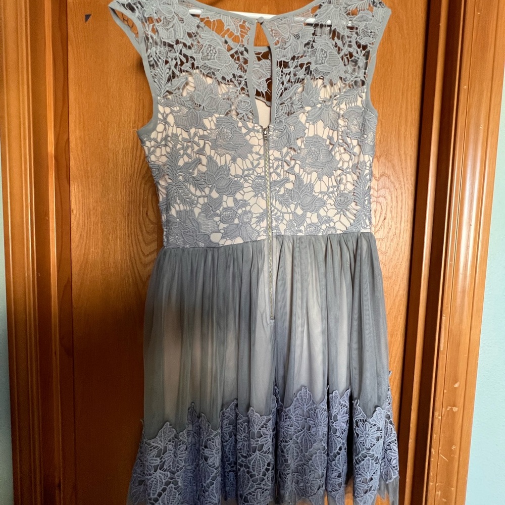 Size L women’s dress - Picture 3 of 4
